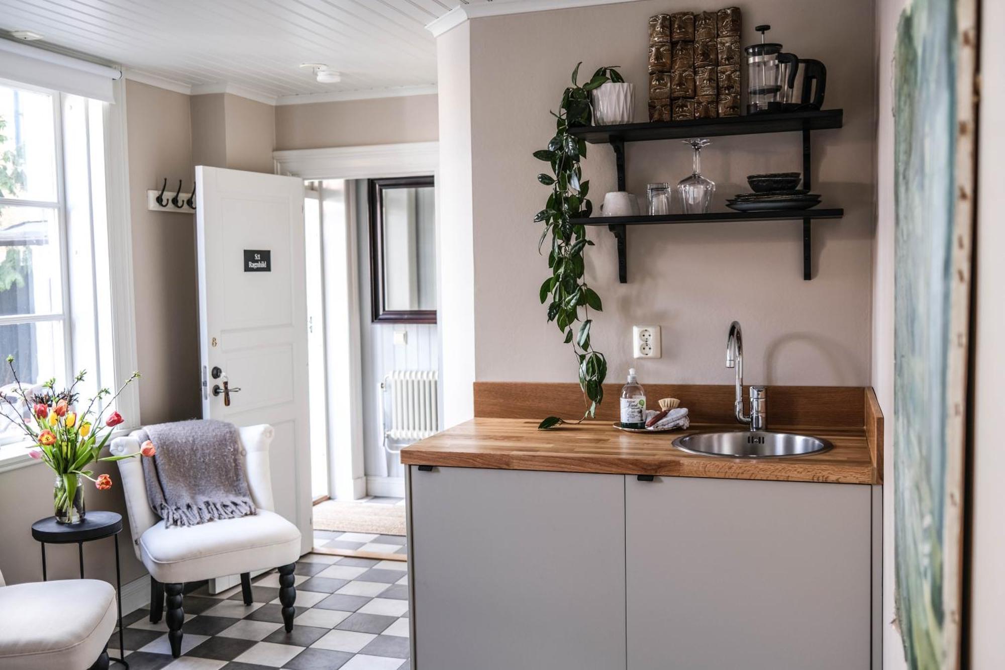 Johannas Guesthouse Soderkoping Exterior photo