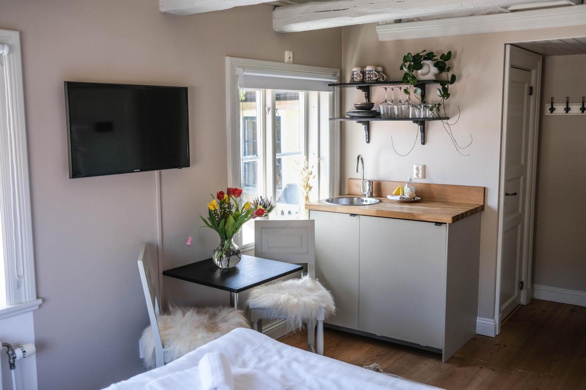 Johannas Guesthouse Soderkoping Exterior photo